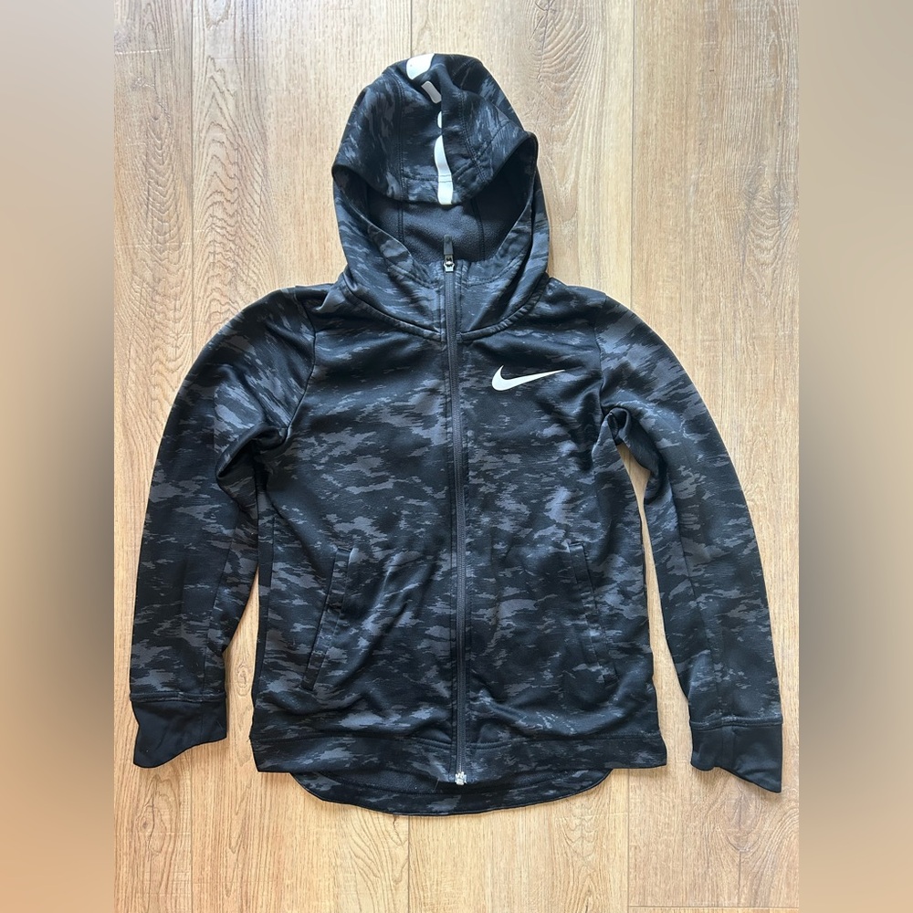 NWOT** Nike Youth Therma Fit Zip-up Print Fleece Lined jacket hoodie. Size YL.